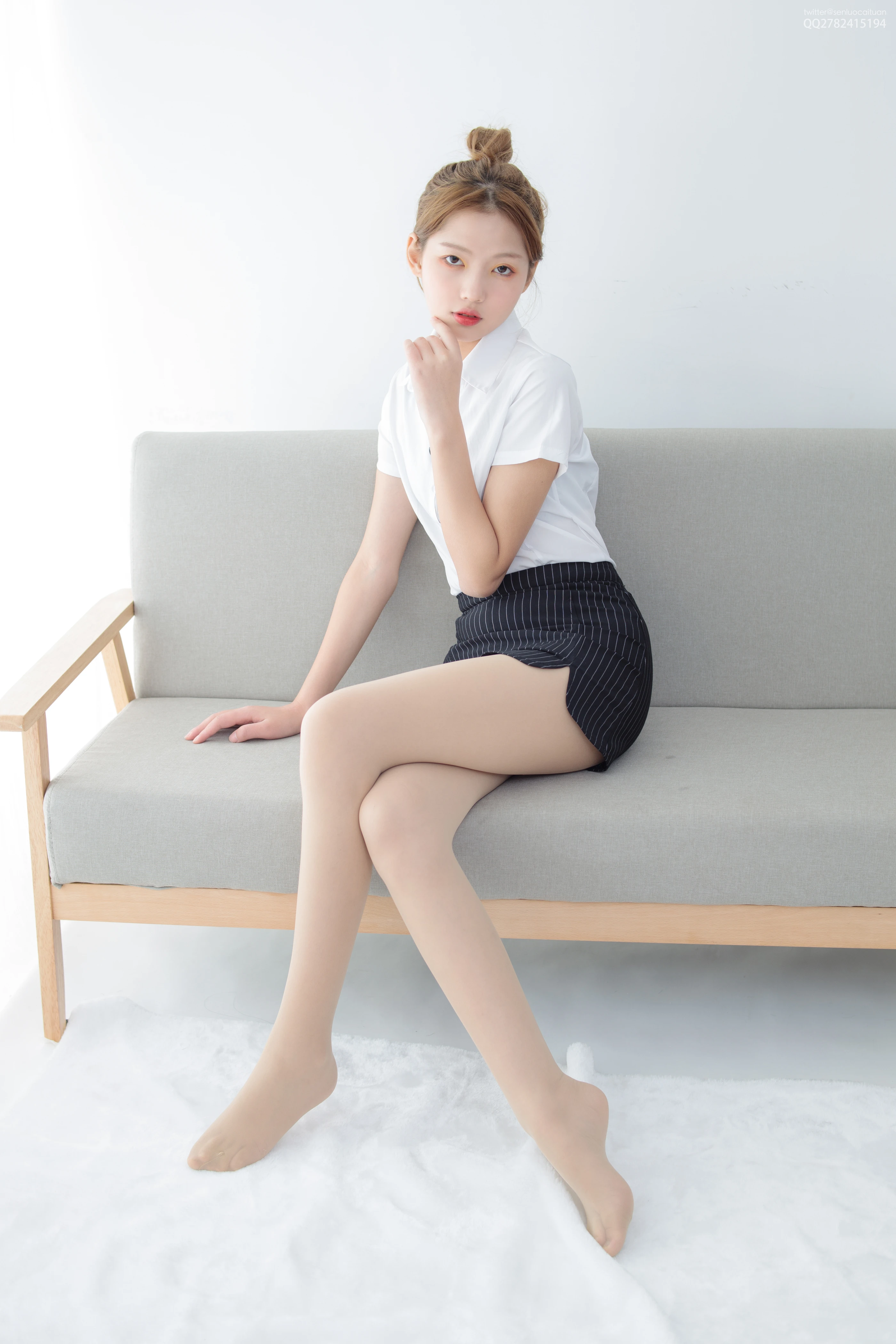 森萝财团 JKFUN-037《OL一定要搭配眼镜》50D肉丝 [63P 1V]插图2